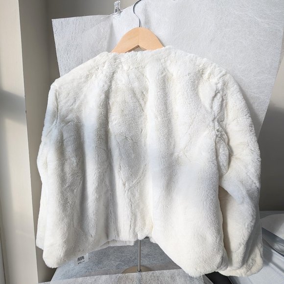 David's Bridal Faux-fur 3/4 Sleeve Open Front Cropped Jacket - Picture 3 of 5